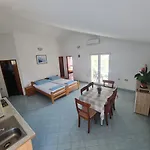 Apartment Robi Vir