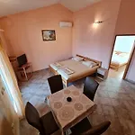 Robi Apartment *