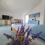 Robi Apartment Vir